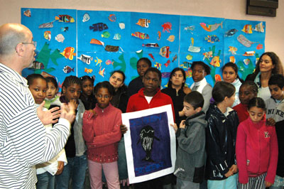 Joe Bunni avec les enfants de l’école Pierre de Coubertin