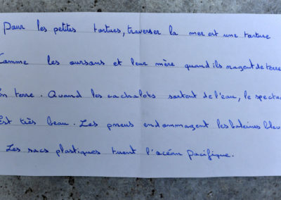 PEIO (texte dans la poche de l'ours)